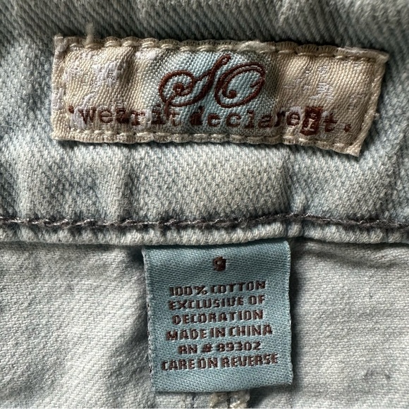 So Wear It Declare It Y2K Denim Mini Skirt. Light wash distressed. Size: 9. - Picture 5 of 6